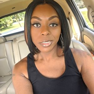 Meet your Posher, Ebony